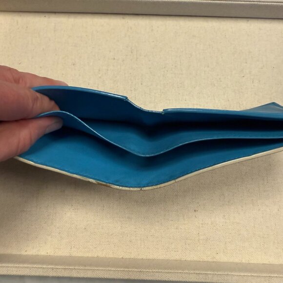 Bottega Veneta Intrecciato Bi-Fold Wallet with Contrasted Interior - Picture 4 of 8